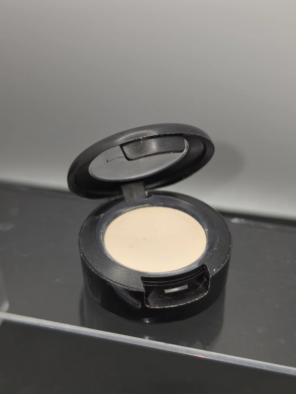 MAC Cosmetics Eyeshadow Single - Light Beige